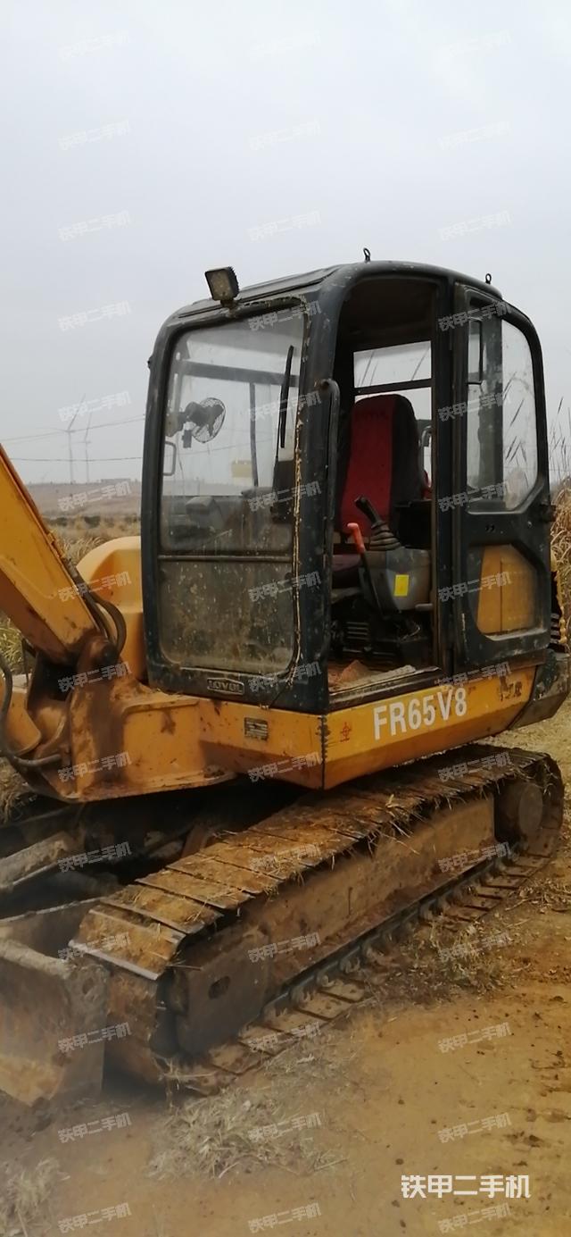 雷沃重工fr65v8挖掘机
