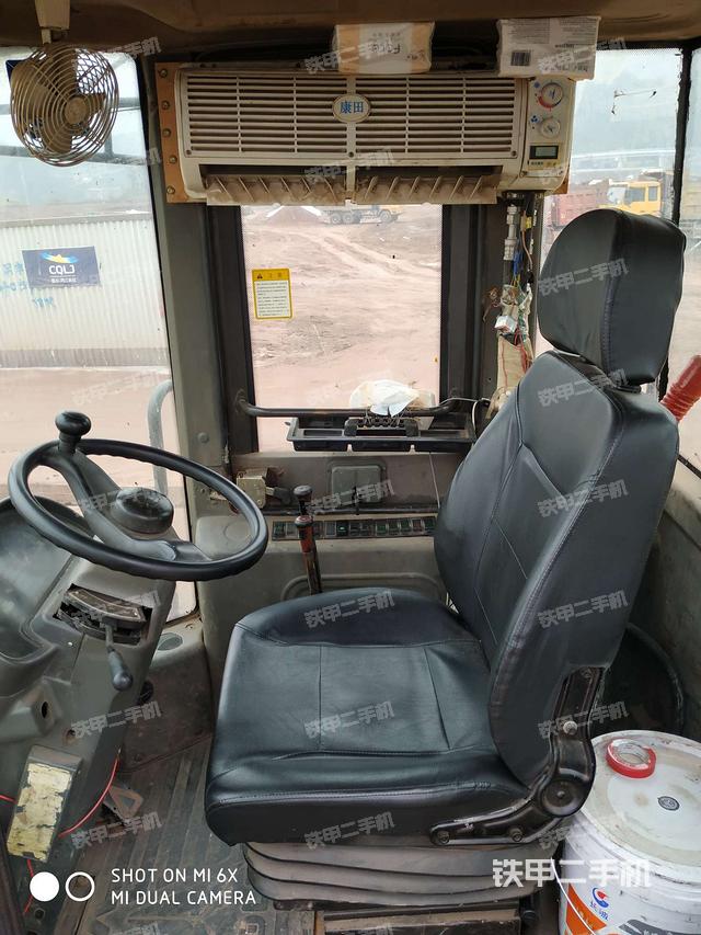 驾驶室内部（驾驶室部分）