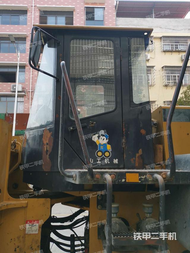 驾驶室正侧（驾驶室部分）