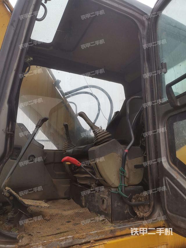 顶棚整体(驾驶室部分) 顶棚整体(驾驶室部分)