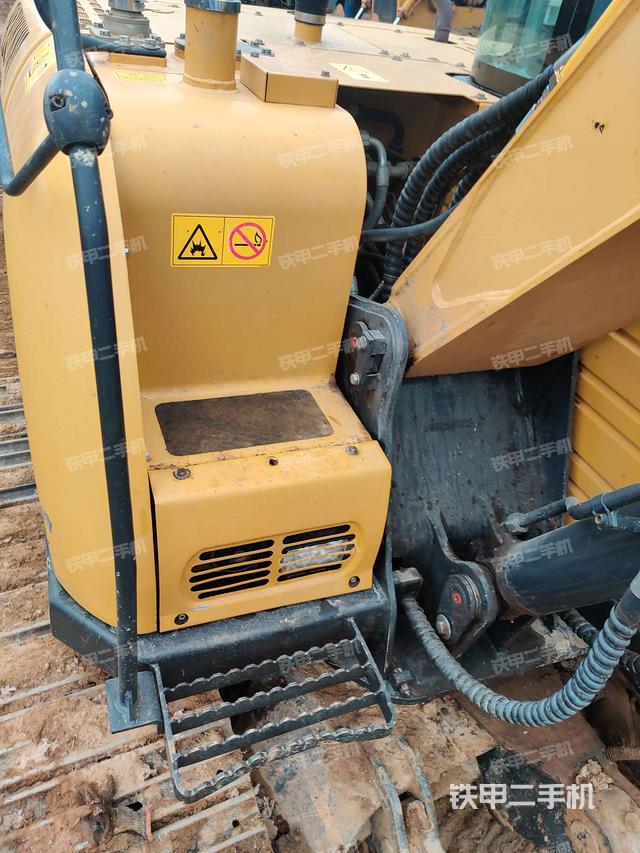 转盘和下车架正前（工作和回转装置）