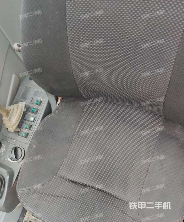 座椅左侧控制台/音响/含左手柄（驾驶室部分）