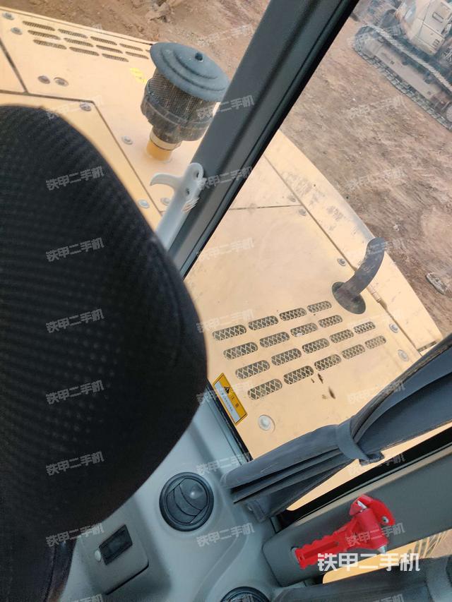 后窗玻璃角标（驾驶室部分）