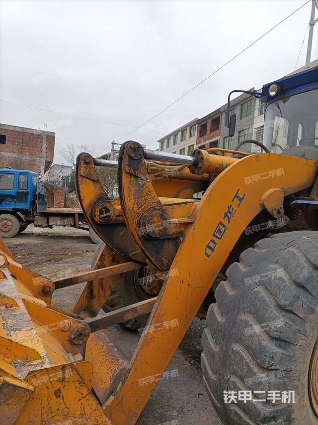 铲斗油缸侧面(工作装置) 铲斗油缸侧面(工作装置)