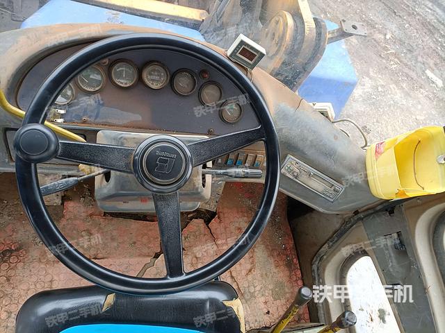 驾驶室正侧(驾驶室部分) 驾驶室正侧(驾驶室部分)