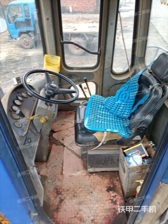 驾驶室内部(驾驶室部分) 驾驶室内部(驾驶室部分)