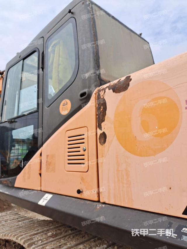 驾驶室左后45度(驾驶室部分) 驾驶室左后45度(驾驶室部分)