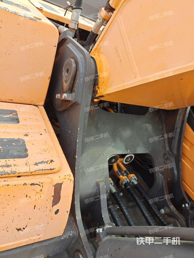 大臂根部 斜视(工作和回转装置) 大臂根部 斜视(工作和回转装置)