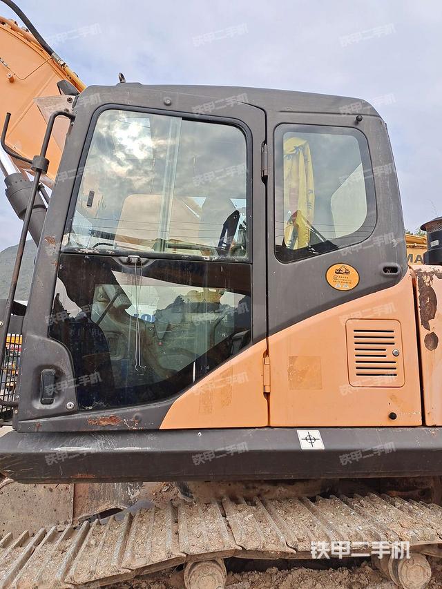 驾驶室正侧(驾驶室部分) 驾驶室正侧(驾驶室部分)