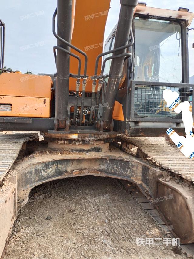 大臂油缸整体 竖拍(工作和回转装置) 大臂油缸整体 竖拍(工作和回转装置)