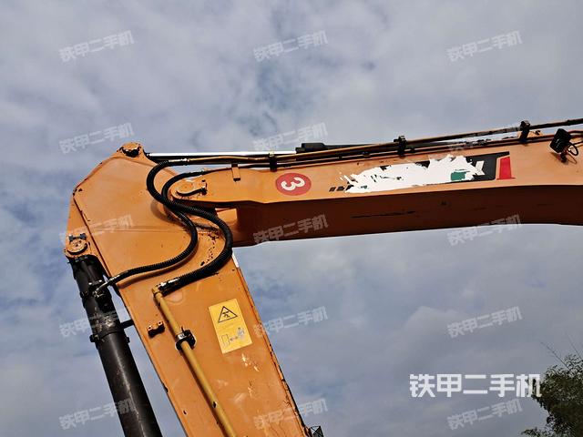 小臂整体右前(工作和回转装置) 小臂整体右前(工作和回转装置)