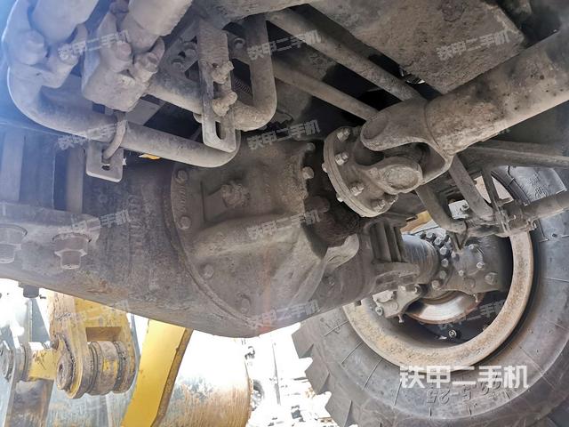 车架铰接（液压/传动系统）