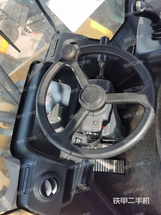 驾驶室内部（驾驶室部分）