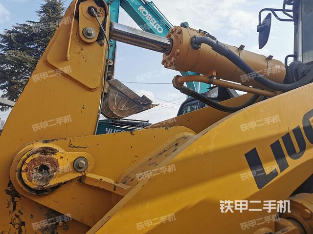 铲斗油缸侧面（工作装置）