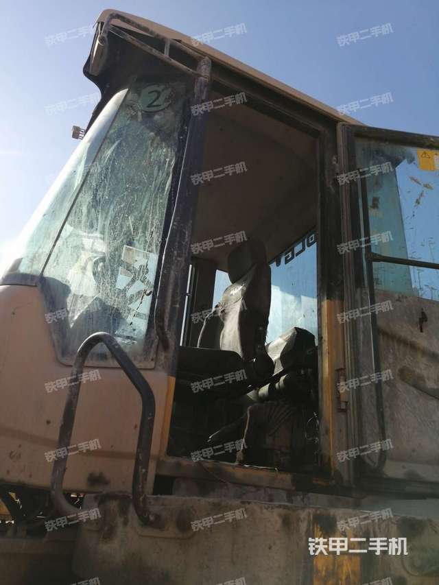 驾驶室正侧（驾驶室部分）