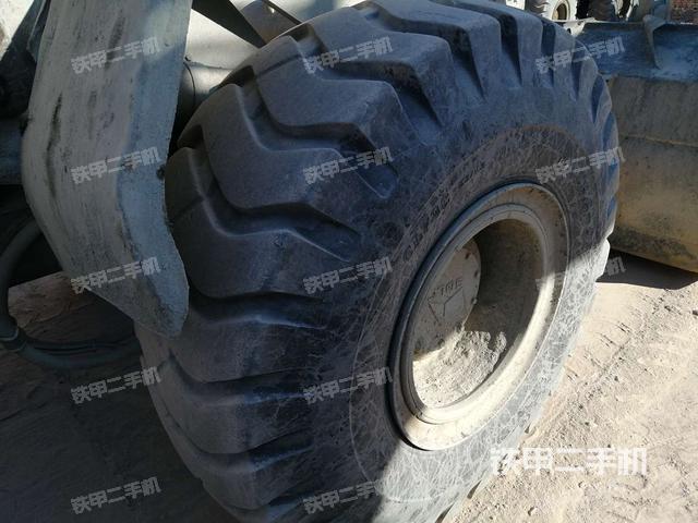 右前轮（行走机构）