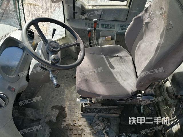 驾驶室内部（驾驶室部分）