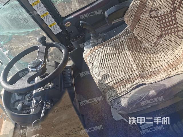 驾驶室内部(驾驶室部分) 驾驶室内部(驾驶室部分)