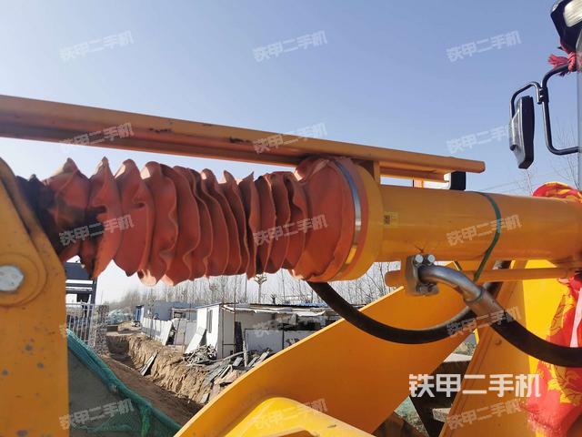 铲斗油缸侧面(工作装置) 铲斗油缸侧面(工作装置)