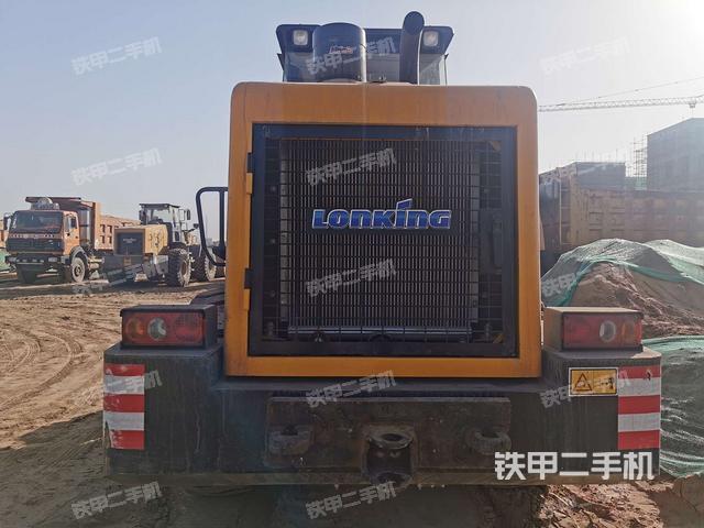 正后方(整机外观) 正后方(整机外观)