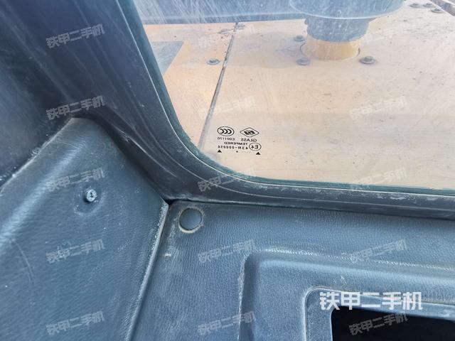 后窗玻璃角标（驾驶室部分）