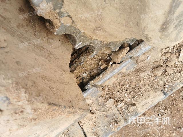 左侧行走马达盖板（行走机构）