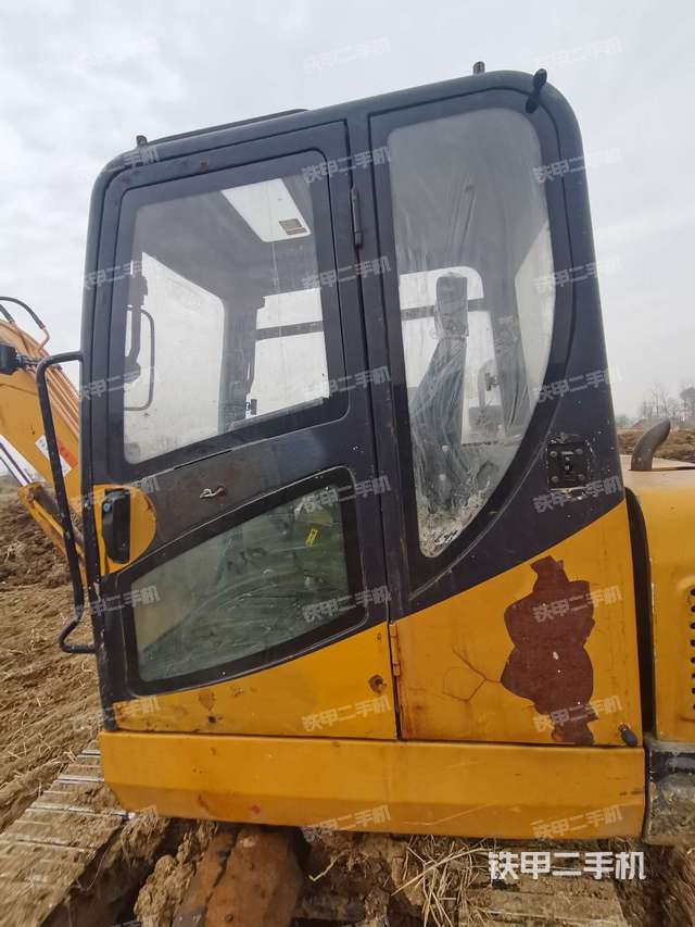 驾驶室正侧(驾驶室部分)  驾驶室正侧(驾驶室部分)