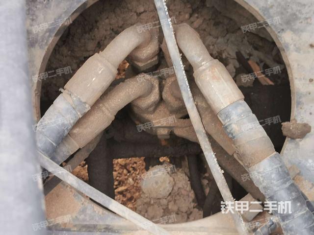 中央回转接头特写（上车部件）