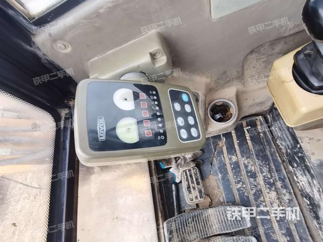 显示屏 (驾驶室部分) 显示屏 (驾驶室部分)