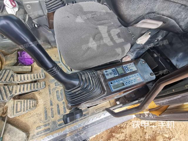 座椅左侧控制台/音响/含左手柄（驾驶室部分）