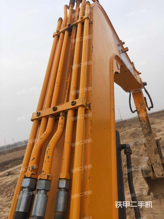 大臂背部俯视（工作和回转装置）