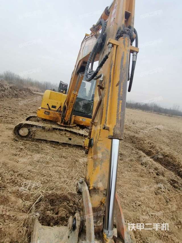 小臂整体右前(工作和回转装置) 小臂整体右前(工作和回转装置)