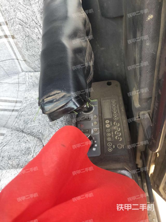 座椅左侧控制台/音响/含左手柄（驾驶室部分）