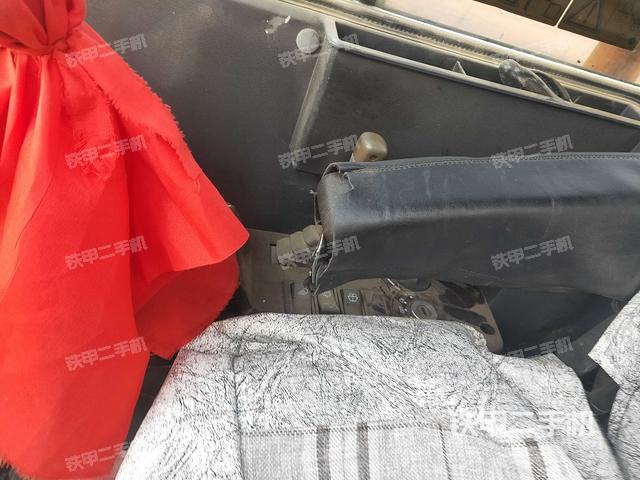 座椅右侧控制台/钥匙门/油门/含右手柄（驾驶室部分）