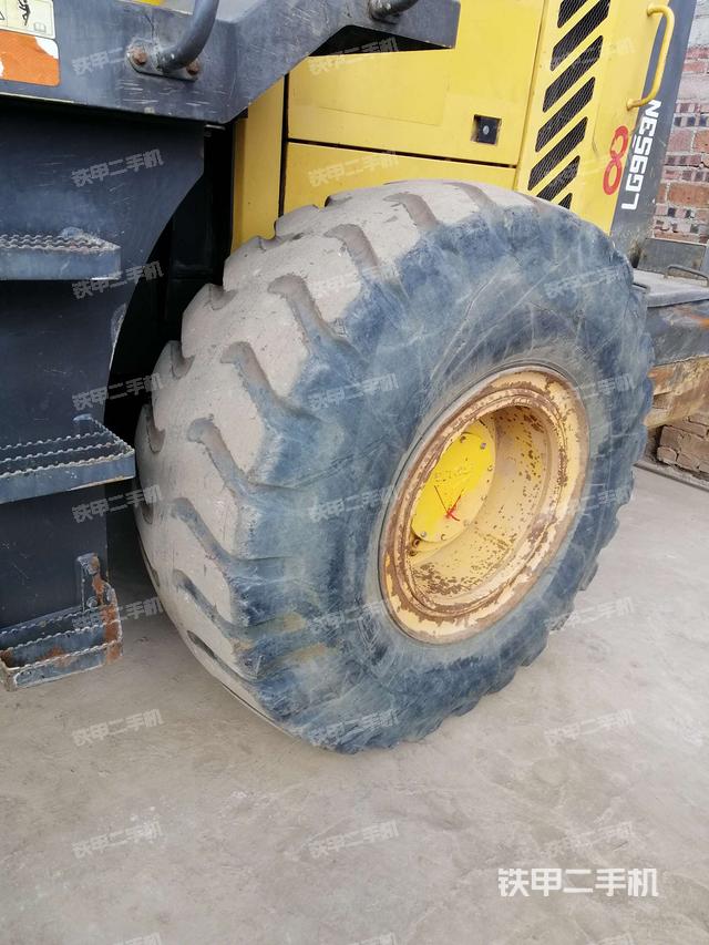 左后轮(行走机构) 左后轮(行走机构)