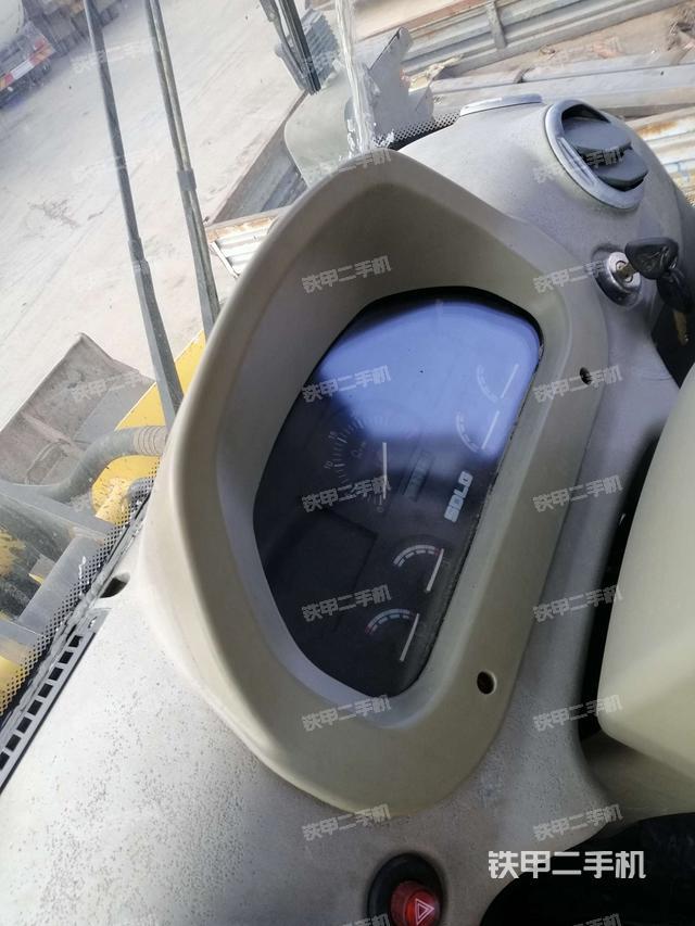 仪表盘(驾驶室部分) 仪表盘(驾驶室部分)