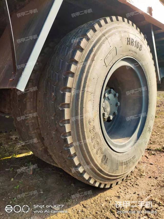 左引导轮 /左前轮(行走机构) 左引导轮 /左前轮(行走机构)