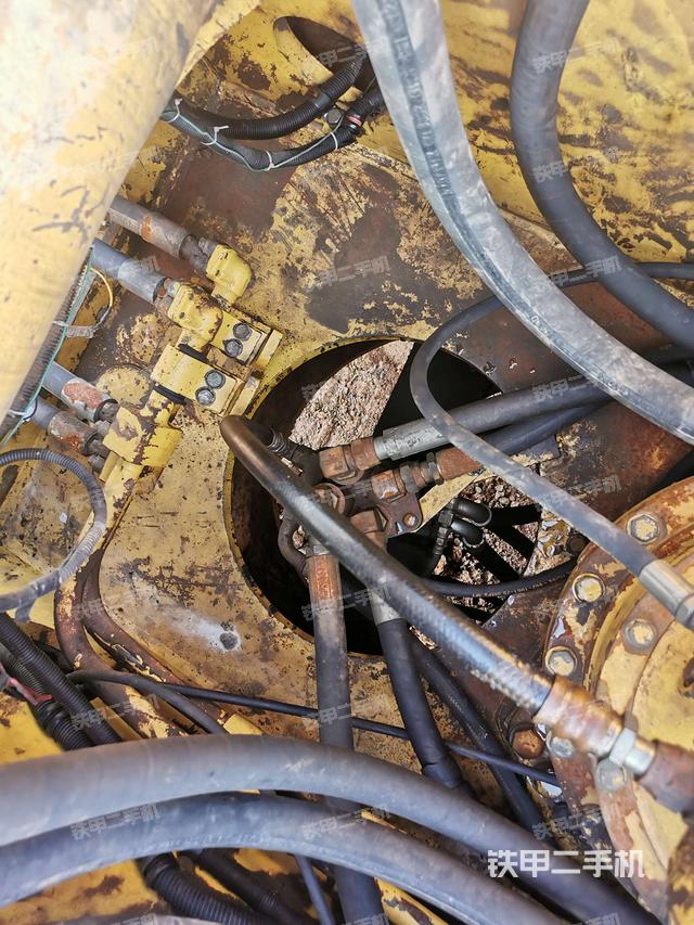 中央回转接头特写（上车部件）