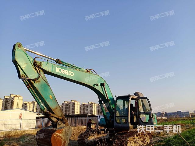 神钢SK230挖掘机