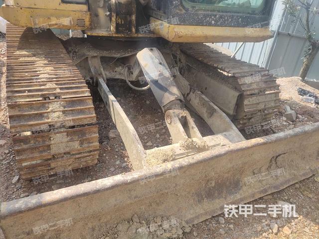 转盘和下车架正前(工作和回转装置) 转盘和下车架正前(工作和回转装置)