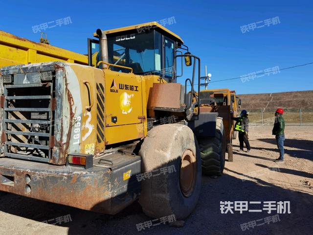 发动机右侧（整机外观及大件）