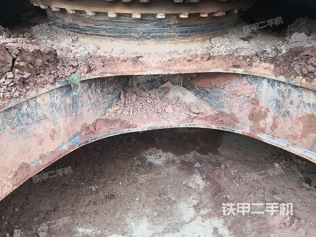 转盘和下车架正前(工作和回转装置) 转盘和下车架正前(工作和回转装置)