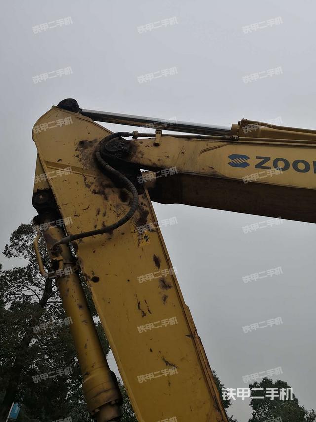 小臂整体右前(工作和回转装置) 小臂整体右前(工作和回转装置)