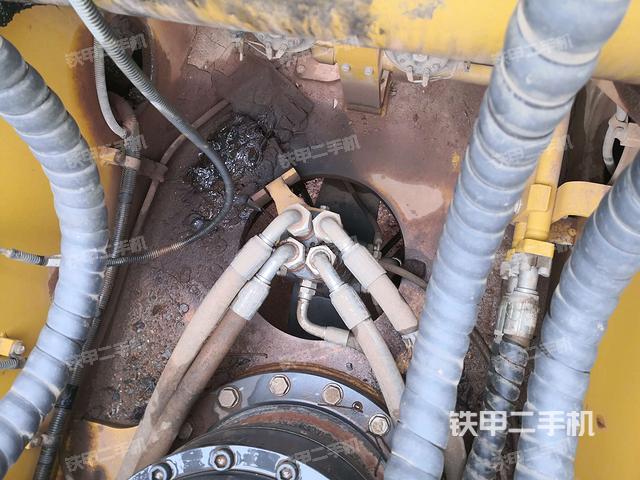 中央回转接头特写(上车部件) 中央回转接头特写(上车部件)