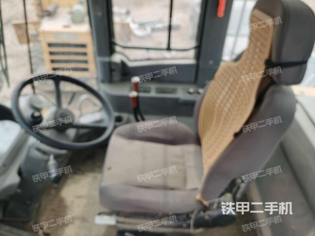 顶棚整体  内(驾驶室部分) 顶棚整体  内(驾驶室部分)