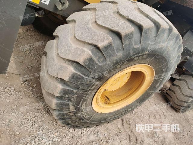 右前轮(行走机构) 右前轮(行走机构)