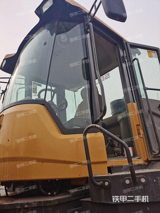 驾驶室顶部 外(驾驶室部分) 驾驶室顶部 外(驾驶室部分)