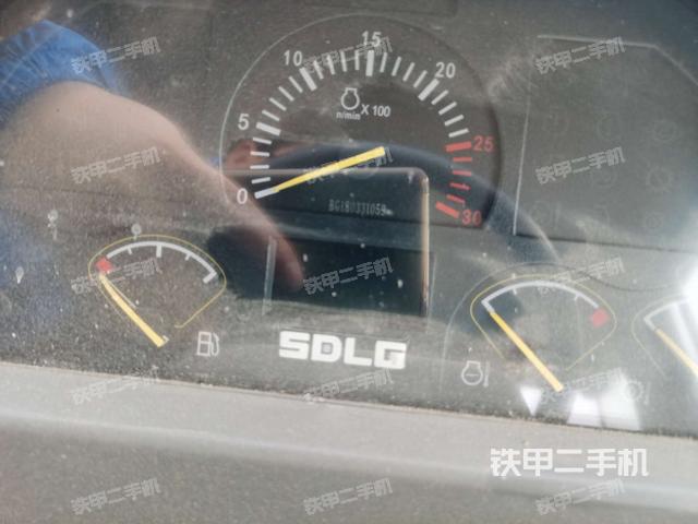 仪表盘(驾驶室部分) 仪表盘(驾驶室部分)