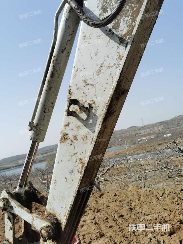 小臂整体左后(工作和回转装置) 小臂整体左后(工作和回转装置)