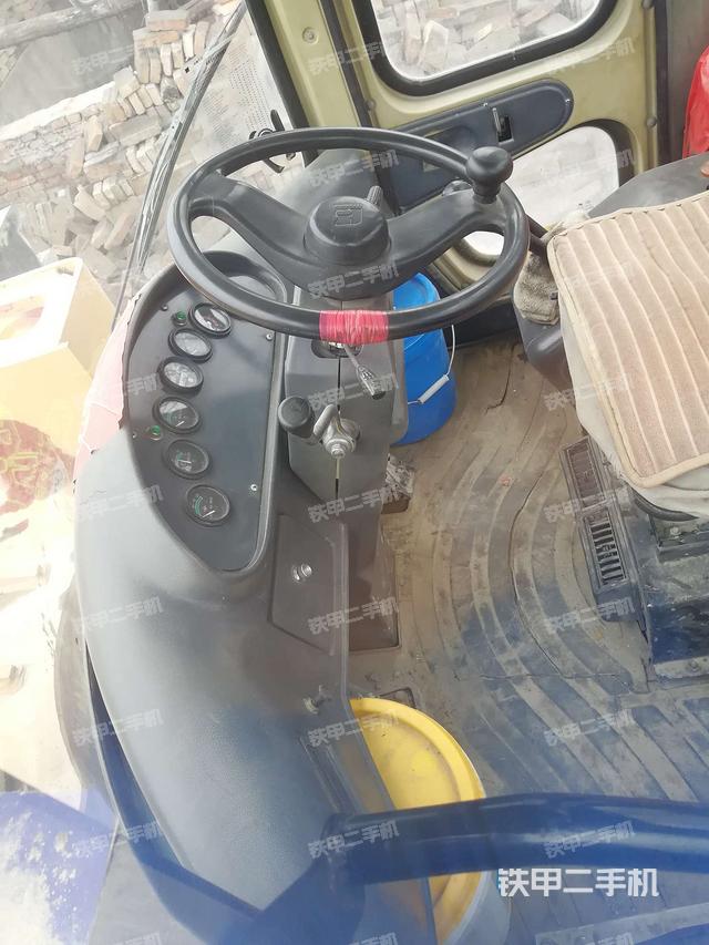 驾驶室内部（驾驶室部分）